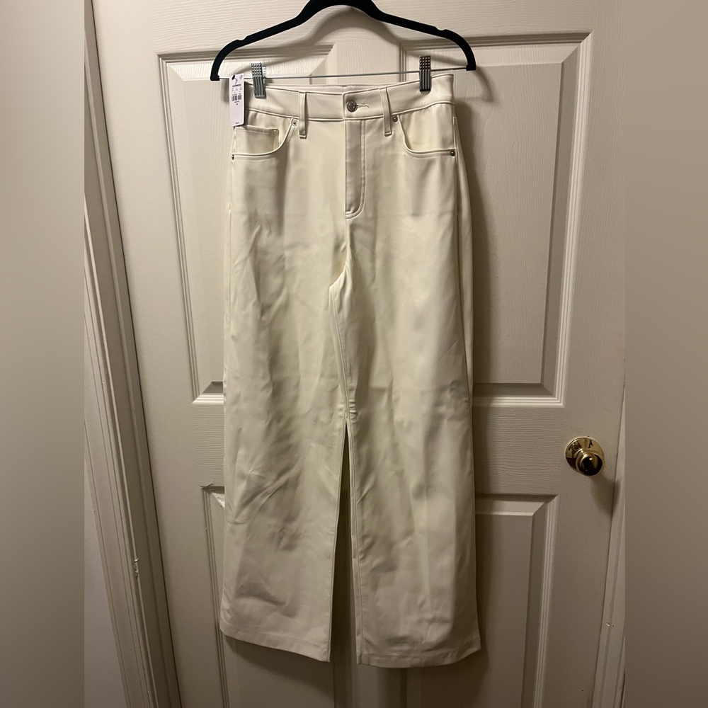 Express Women’s Leather-Like Cream Wide Leg High Waisted Pant 2R. 30in inseam